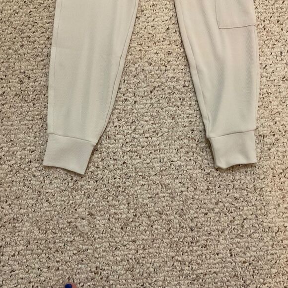 Move Theology greatest Jogger Cream Size XS - Picture 5 of 9